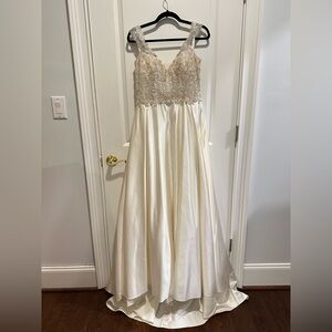 Oleg Cassini Cream Satin Dress